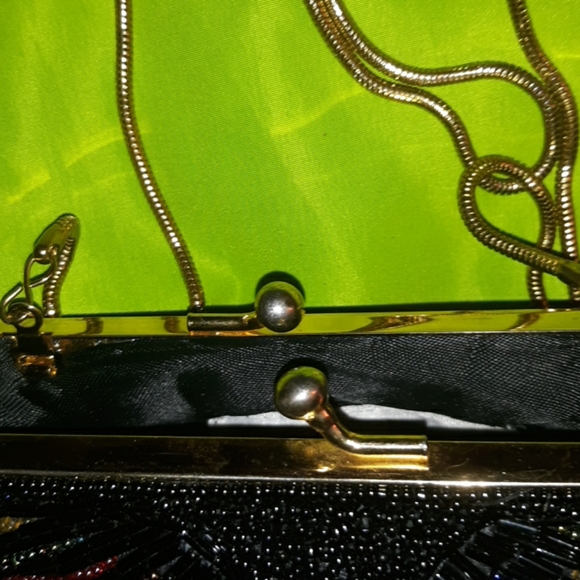 Gorgeous beaded scallop seashell night life bag - Picture 6 of 10